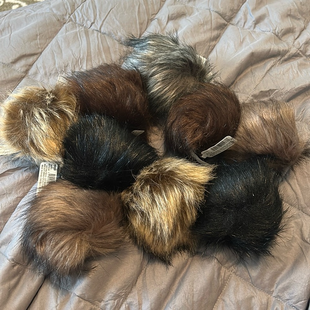 -SOLD- NWT large faux fur pompoms (4”)